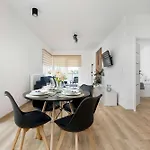 Modern With Parking And Balcony Near The Center By Renters Katowice