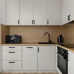 Modern With Parking And Balcony Near The Center By Renters *