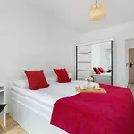Modern With Parking And Balcony Near The Center By Renters *