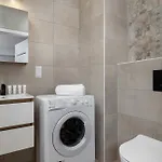 Modern With Parking And Balcony Near The Center By Renters