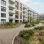 Modern With Parking And Balcony Near The Center By Renters Apartment *