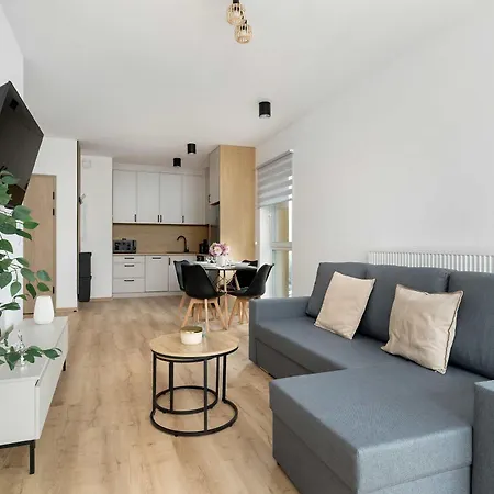 Modern With Parking And Balcony Near The Center By Renters Lägenhet