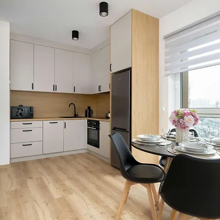 Modern With Parking And Balcony Near The Center By Renters