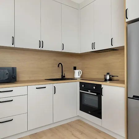 Modern With Parking And Balcony Near The Center By Renters Appartement