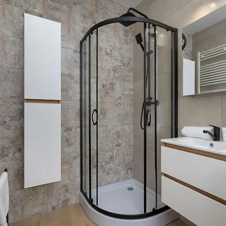 Modern With Parking And Balcony Near The Center By Renters Apartament Katowice