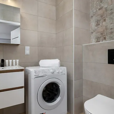 Modern With Parking And Balcony Near The Center By Renters