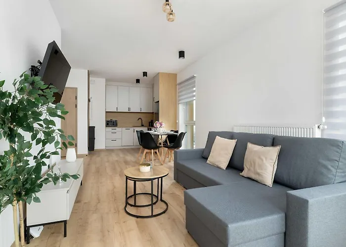 Modern With Parking And Balcony Near The Center By Renters דירה