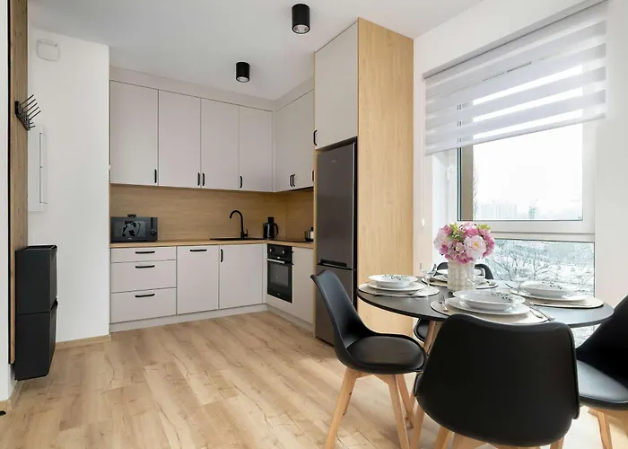 Modern With Parking And Balcony Near The Center By Renters