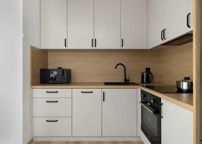 Modern With Parking And Balcony Near The Center By Renters *