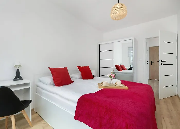 Modern With Parking And Balcony Near The Center By Renters *