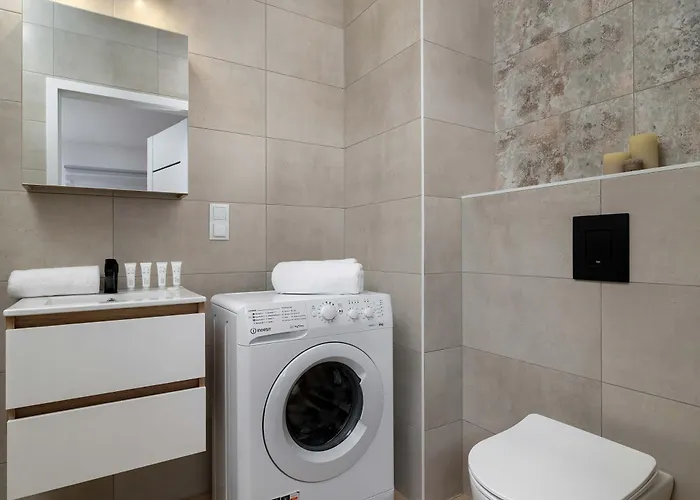 Modern With Parking And Balcony Near The Center By Renters