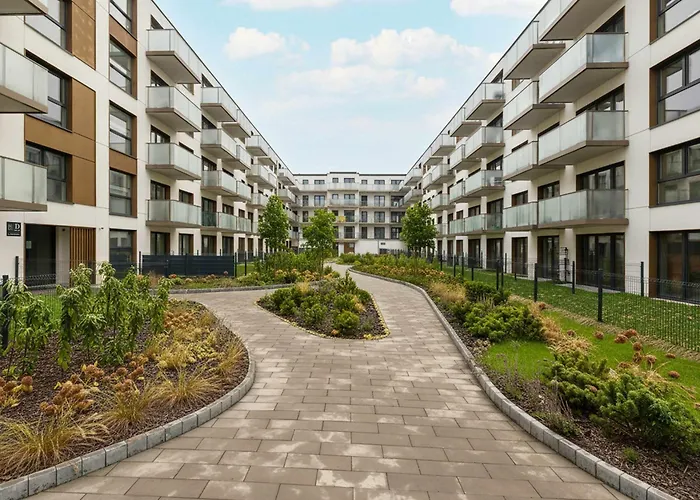 Modern With Parking And Balcony Near The Center By Renters דירה